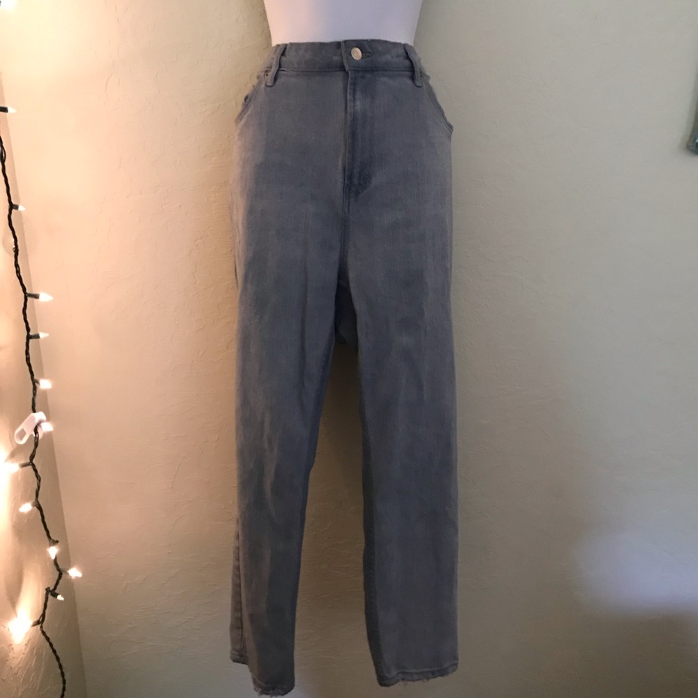 MOM JEANS